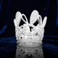 Detalle pequeña corona de aleación de estrás, brillante tiara para decoración de cumpleaños. - Plateado