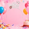 Dettaglio cerchietto compleanno ragazza strass, corona per festa scintillante. - Stile Labbra / Argento