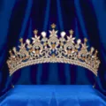 Dettaglio tiara da sposa in cristallo oro di lusso, elegante corona di strass per festa. - Oro + Strass Champagne