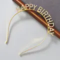 Gouden strass happy birthday haarband detailweergave, glinsterende feest haaraccessoire dichtbij. - Legering Stijl / Goud