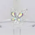 Dettaglio della spilla a farfalla in cristallo, spilla decorativa con strass per bouquet da sposa. - Argento + Strass AB