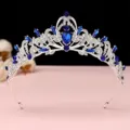 Silberne Braut Tiara Krone mit blauen und klaren Strasssteinen fuer Hochzeitsfeier Haarschmuck - Silber + Blauer Strass