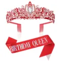 Rote Strass Geburtstag Krone Tiara und Schärpe Set Details zeigen funkelnde Kristallsteine. - Rote Krone + Rote Schillernde QUEEN Schärpe Set