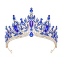 Primo piano dettagliato del diadema in cristallo blu con strass scintillanti e finitura. - Oro + Zirconia Blu Reale