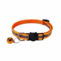 Detailansicht des orangefarbenen Katzenhalsbands mit Katzenkopf-Schnalle und Glocke - Orange