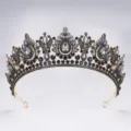 Vintage goldene Braut Tiara mit schwarzen Strasssteinen, elegante Hochzeit Krone Detail. - Gold mit grauem Strass
