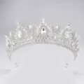 Silberne Kristall Braut Tiara Detail, glitzernde Strasssteine Hochzeitskrone Nahaufnahme - Silber mit weißem Zirkonia