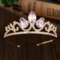 Gouden prinsessen tiara met roze druppelkristal en sprankelende strass steentjes voor kinderfeestje. - H-098 Goud & roze