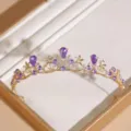 Elegante gouden bruidstiara met paarse kristallen strass-steentjes, prachtig haaraccessoire. - KC-goud + Paars