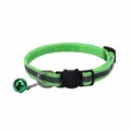 Detailansicht eines grünen reflektierenden Haustierhalsbands mit Katzen-Schnalle und Glocke. - Grün