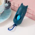 Distributeur de sacs à déjections canines bleu en forme de chat avec mousqueton bleu - Bleu marine