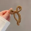 Pinza de pelo terciopelo marrón con diamantes de imitación, elegante pinza vintage para uso diario. - Marrón