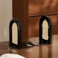 Schwarze bogenförmige Buchstützen mit Rattangitter und Maßen (18,8cm x 13,2cm) - 2er-Set / Schwarz