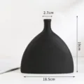 Vase en céramique noire moderne, décor minimaliste, hauteur 19cm avec dimensions - Éventail / Noir