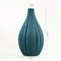 Pequeño jarrón de cerámica azul azulado de estilo nórdico con dimensiones marcadas - Como el humo / Verde