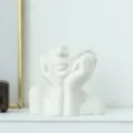 Vase minimaliste en céramique blanche brillante avec forme de visage artistique - Figurine menton sur main - grand