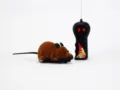 Kleines braunes Plüsch-Fernbedienungs-Maus-Katzenspielzeug mit drahtlosem Controller - Ferngesteuertes Simulationsmaus-Katzenspielzeug / S / Braun