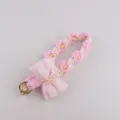 Handgemachte geflochtene Blumen Handyband mit süßer rosa Schleife, niedlicher Taschenanhänger. - Rosa