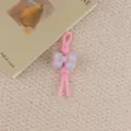 Colgante de teléfono tejido en rosa con lazo de cuadros, bonito colgante de bolso y llavero. - Lazo Rosa