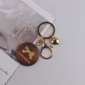 Handgemachter Holzschlüsselanhänger süßer Schleifenanhänger Metallherz Taschenzubehör - Schleife Dunkelbraun