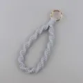 Portachiavi da polso in macramè grigio fatto a mano con anello dorato laccetto - Grigio biancastro