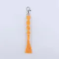 Handgemachter gelber Makramee Schlüsselanhänger mit silbernem Karabiner und Quaste für Tasche. - Goldgelb