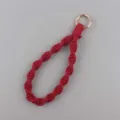 Portachiavi in macramé rosso fatto a mano con gancio oro rosa, pratico accessorio. - Borgogna