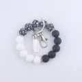 Porte-clés bracelet de perles en silicone avec pompon en cuir et fermoir pour sacs - Crâne