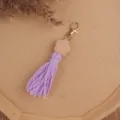 Bohemian Holz Blume und lila Baumwolle Quaste Schlüsselanhänger für Taschen und Autos. - Lila