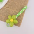 Grünes geflochtenes Handy-Schlüsselband mit süßem Blumen-Anhänger, Handgelenkband Variante. - Grün