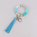 Llavero de pulsera con cuentas de silicona y borla azul y variante degradada elegante. - Azul
