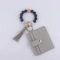 Llavero de pulsera de cuentas de silicona con tarjetero de cuero PU gris y borla colgante. - Gris