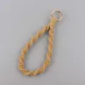 Portachiavi da polso in macramè fatto a mano, corda di cotone kaki con moschettone. - Giallo ocra
