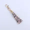 Leopardleder Quasten Schlüsselanhänger mit goldenem Karabiner, schöne Taschen Dekoration. - Rosa Leopard