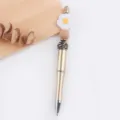 Kreativer DIY Silikon Perlenkugelschreiber mit Gänseblümchen Anhänger und Metallgehäuse. - Ei