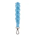 Blaue handgefertigte Makramee Schlüsselband, geflochtenes Handgelenkband mit goldenem Karabiner. - Blau