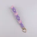 Handgemachte geflochtene Handykette mit rosa lila Blumen, Perlen und goldenem Herz-Karabiner. - Rosa-Lila