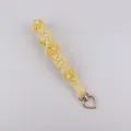 Handgefertigte gelbe gewebte Gänseblümchen Perlen Handyketten Schlaufe mit goldenem Herz. - Gelb