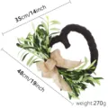 Detailaufnahme des herzförmigen Olivenzweig-Kranzes mit genauen Maßen und Jute-Schleife. - 45cm / Olivgrün
