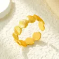 Goldener Edelstahl Muschel offener Ring Vintage Ozean Stil Paar Schmuck Detailansicht. - Gold