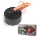 Juego de tazas y cucharas medidoras de plástico con mango de acero inoxidable. - Caja de Color de 8 Piezas / Negro
