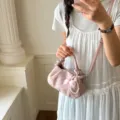 Joli sac à main rose à pois pour femmes, élégant sac bandoulière tendance avec charm perle. - Rose