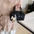 Sac à main Boston noir variante avec nœud mignon et pendentif d'ours pour femmes. - Avec Pendentif / Noir