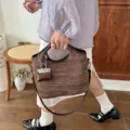 Sac seau tressé d'été pour femme, sac à main décontracté pour le travail avec charm chic. - Avec Pendentif / Café