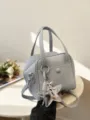 Sac à main bandoulière gris clair en cuir avec charm étoile argentée, élégant. - Avec Pendentif / Bleu