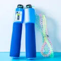 Corde à sauter bleue avec poignées en mousse et compteur mécanique pour le fitness. - 6132 Corde torsadée avec compteur - Bleu