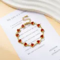 Vergoldetes rotes Kristallherz Kettenarmband, elegante bonbonfarbene Modeschmuck Variante. - Armband / Rot