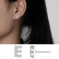 Silberner Buchstabe E Ohrstecker mit Zirkonia Steinen, minimalistischer Schmuck für Damen. - Buchstabe E / 925er Silber