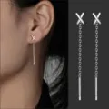 Silberne lange Quasten-Ohrringe mit minimalistischem X-Anhänger, elegante Silberschmuck. - Buchstabe X