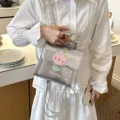 Petit sac à dos bandoulière métallique argenté avec broderie tulipe et nœud élégant. - Argent